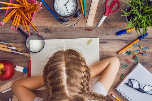 Hoe bedplassen de schoolprestaties van kinderen kan beïnvloeden - Dryly®