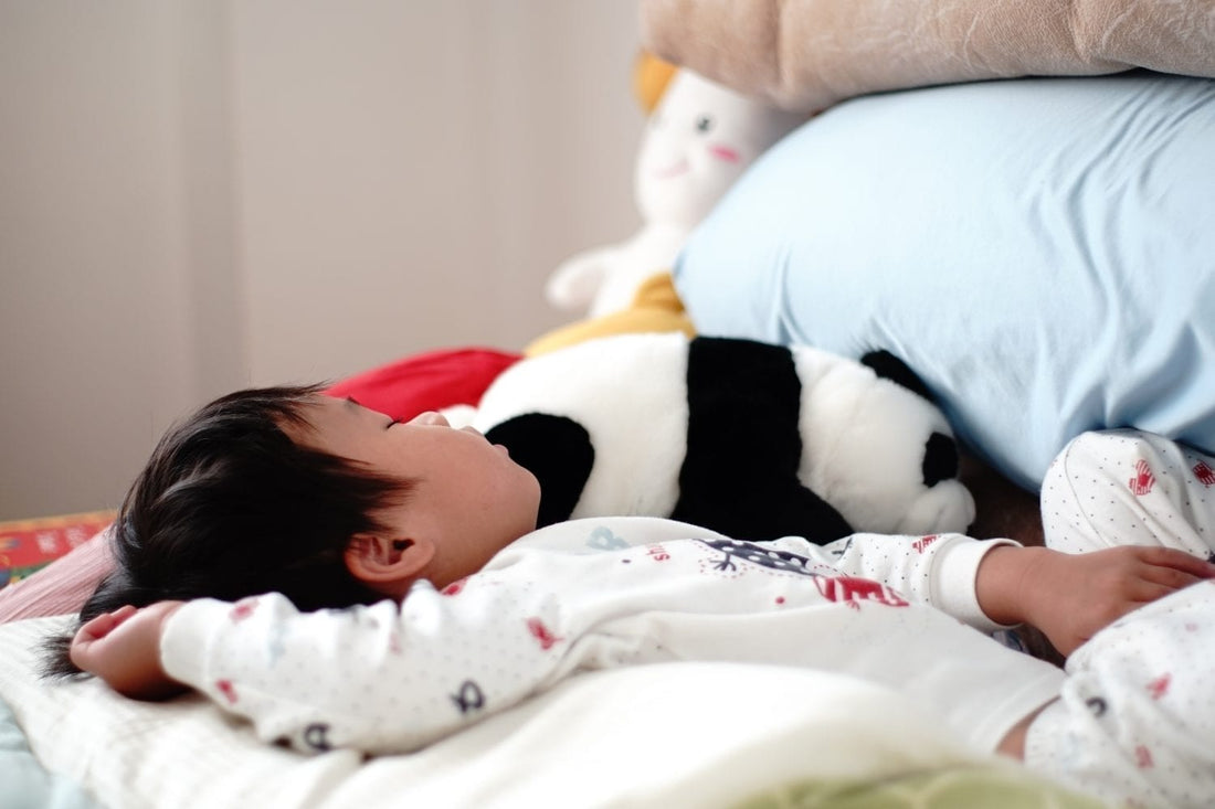 Terugval bij zindelijkheid, waarom plast mijn kind weer in bed? - Dryly®